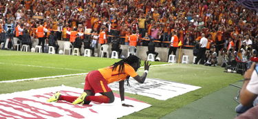 熊猫体育在线登录-世界室内五人制足球赛中国队晋级八强，世界室内足球五人制比赛历届冠军