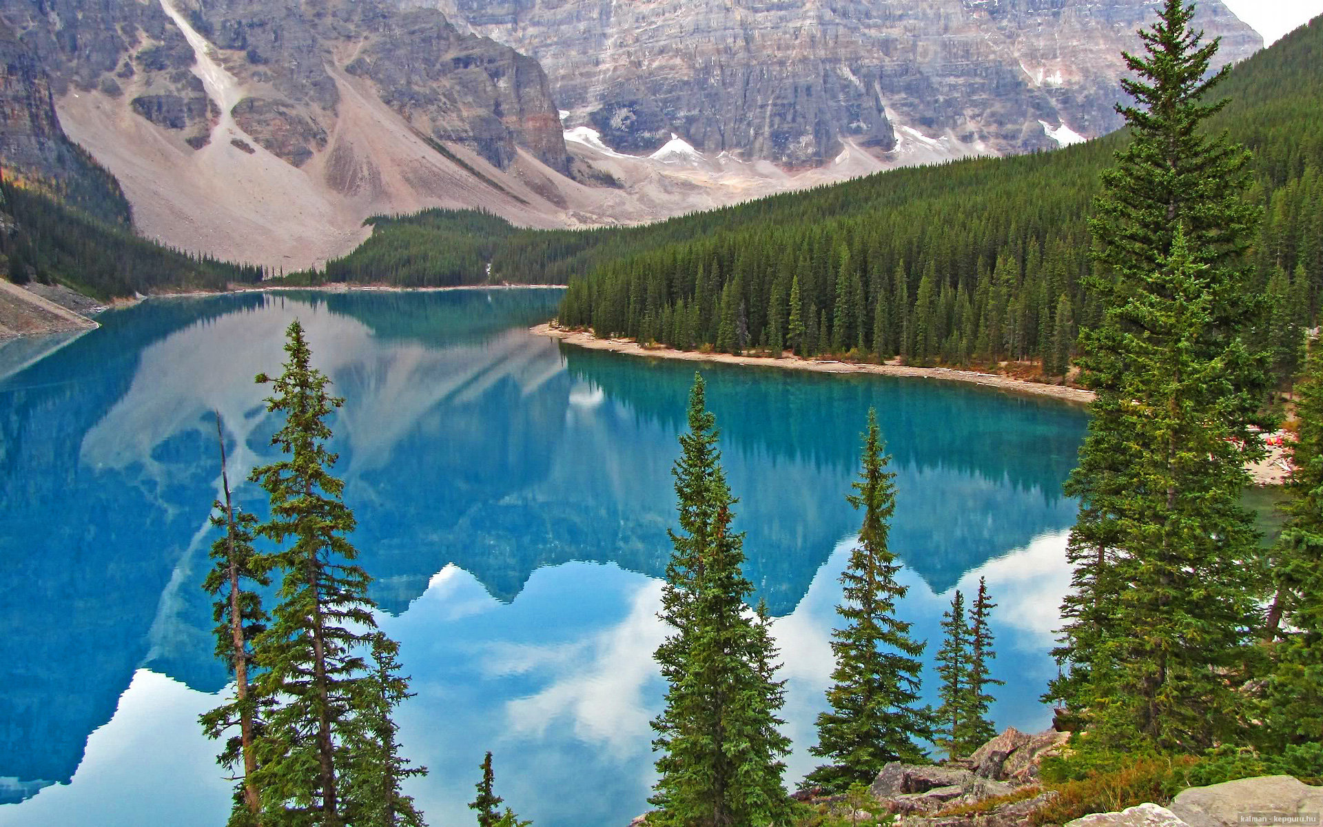 熊猫体育官网-西甲裁判无人机视角辅助执法系统实验成效,无人机裁判员证